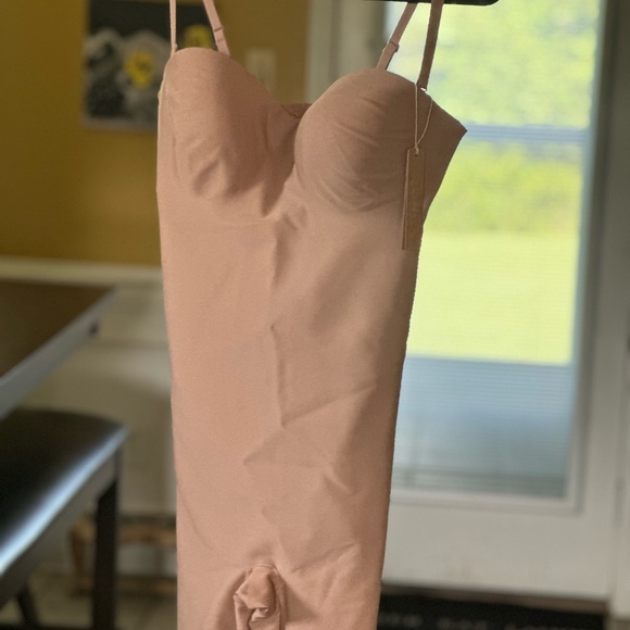 NWT SKIMS BODY UNDERWIRE MID THIGH BODYSUIT BEIGE SIENNA XL - Picture 3 of 6